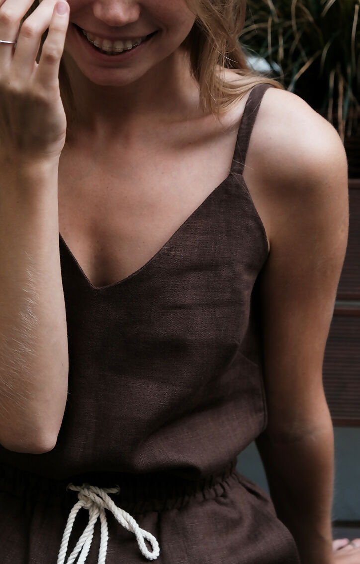 Linen v-top brown 4