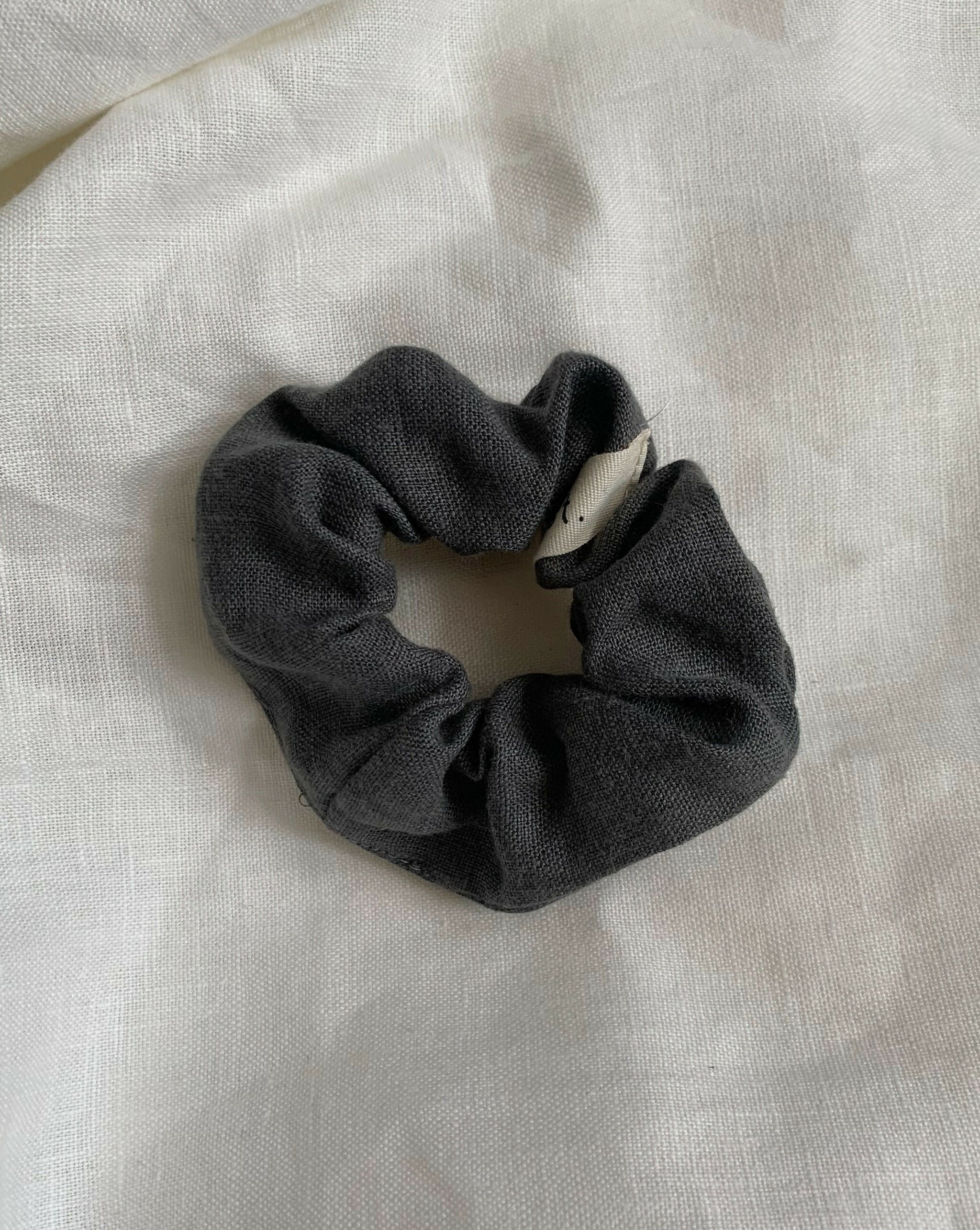 Linen scrunchie Graphite