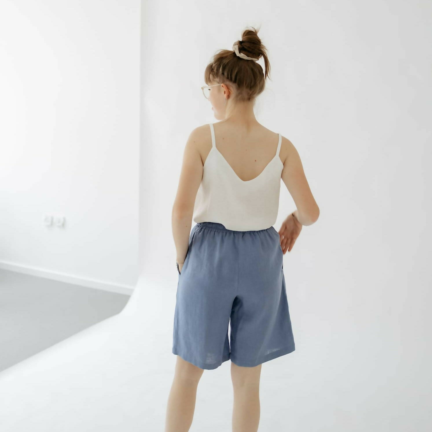 Linen shorts blue 3