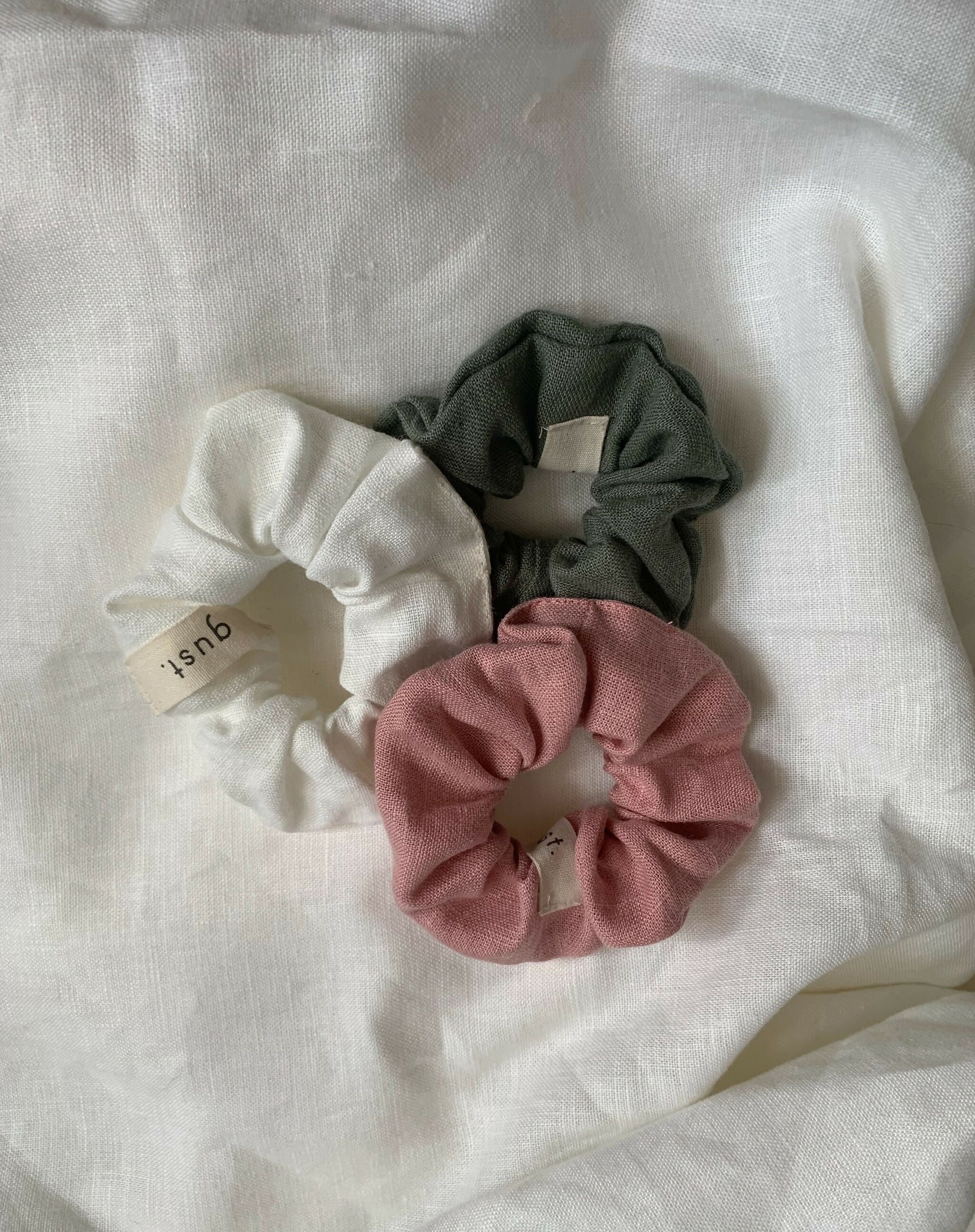 Scrunchie trio organic linen 1
