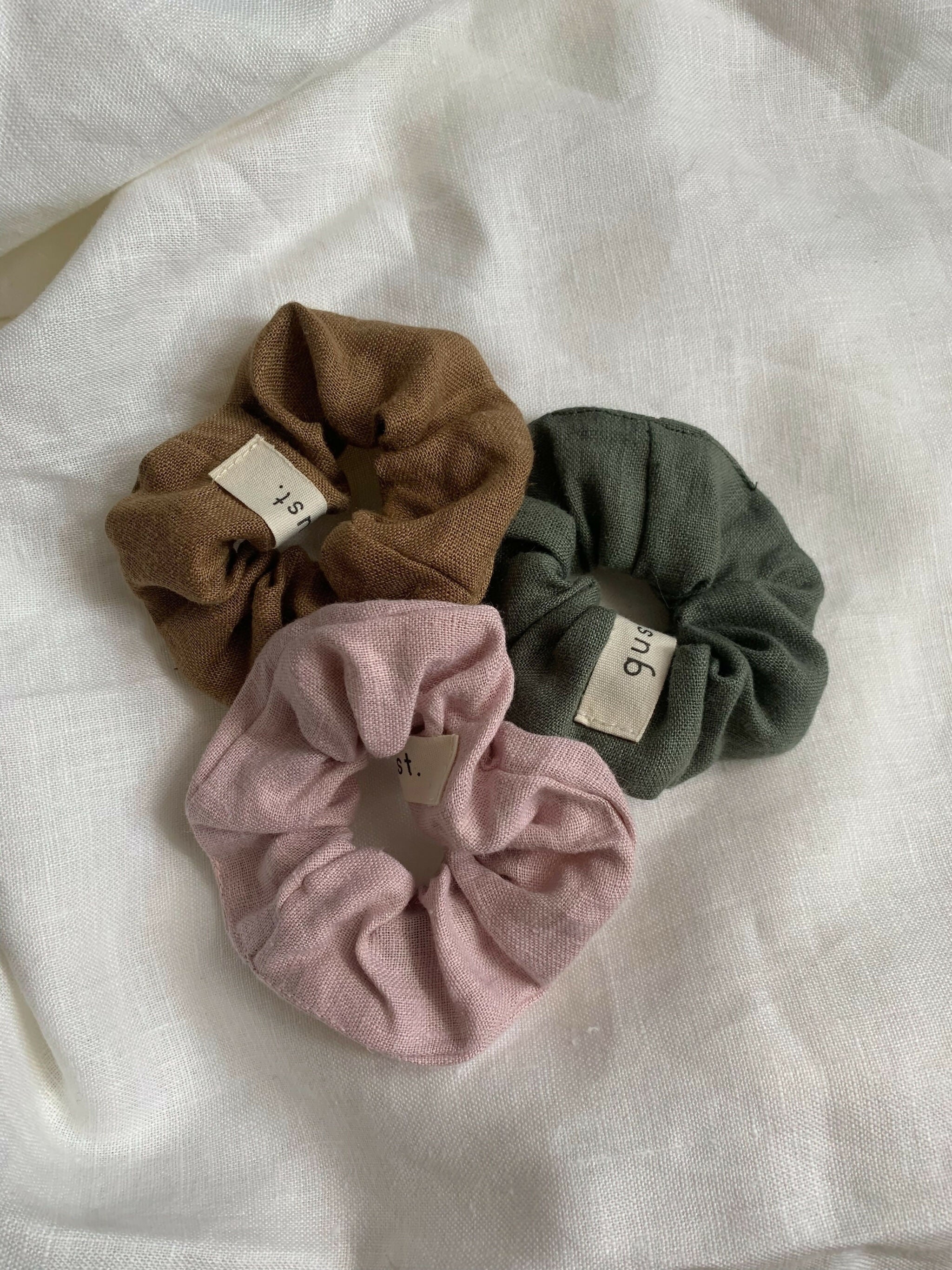 Scrunchie trio organic linen 3