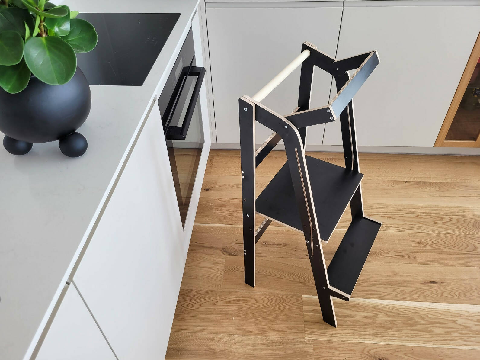 FOLDABLE ADJUSTABLE HEIGHT LEARNING TOWER