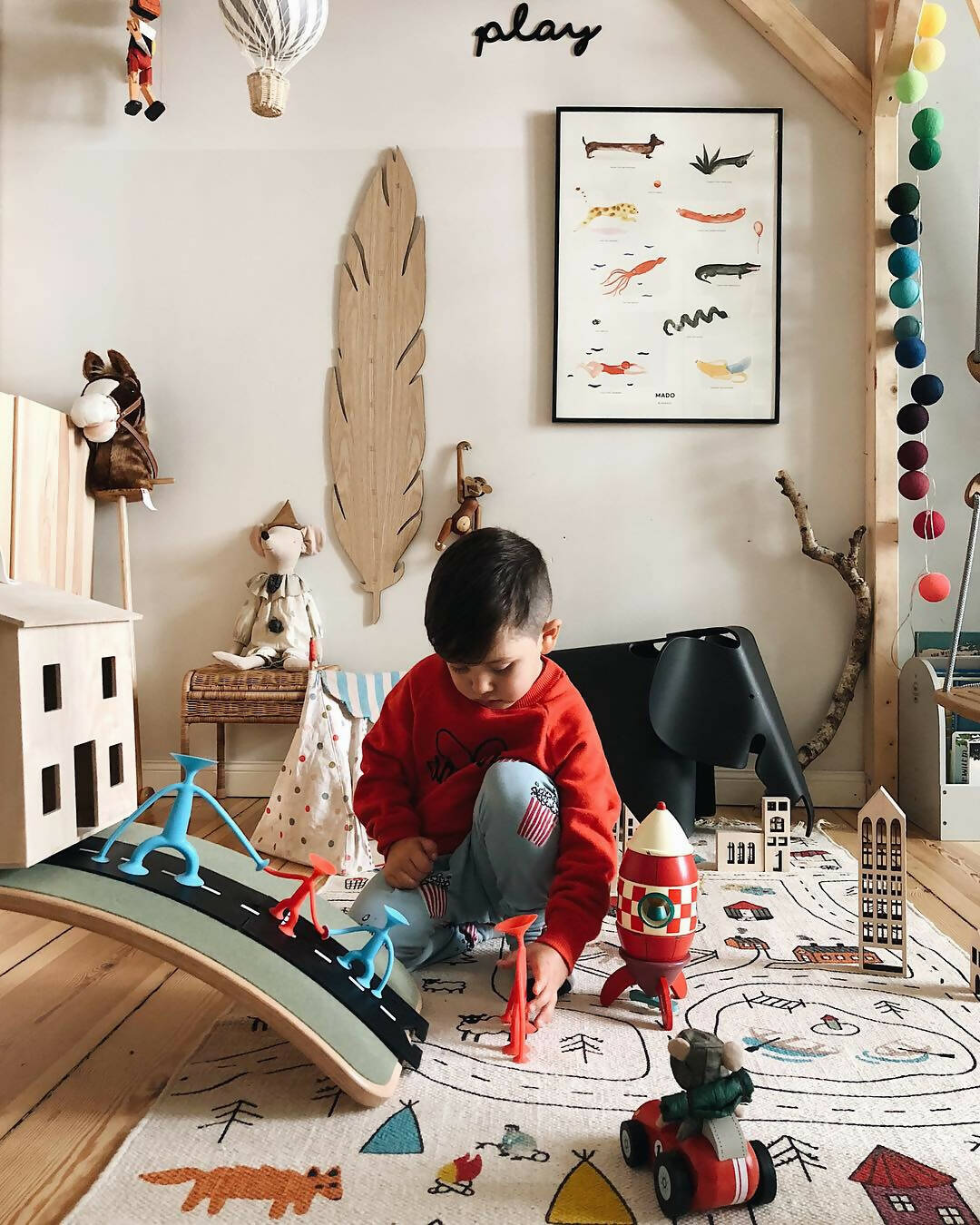 LITTLE EXPLORER’S PLAY RUG