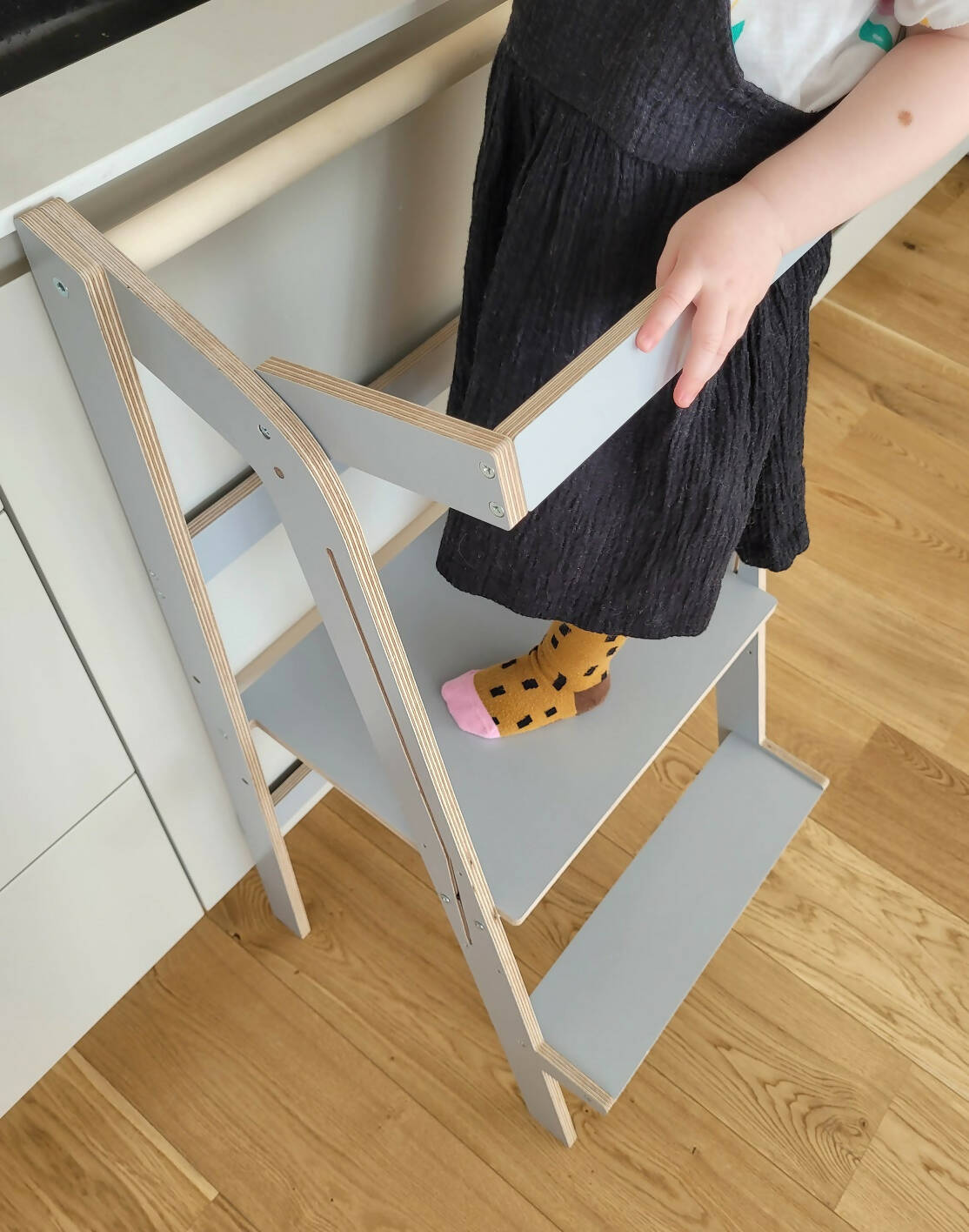 FOLDABLE ADJUSTABLE HEIGHT LEARNING TOWER