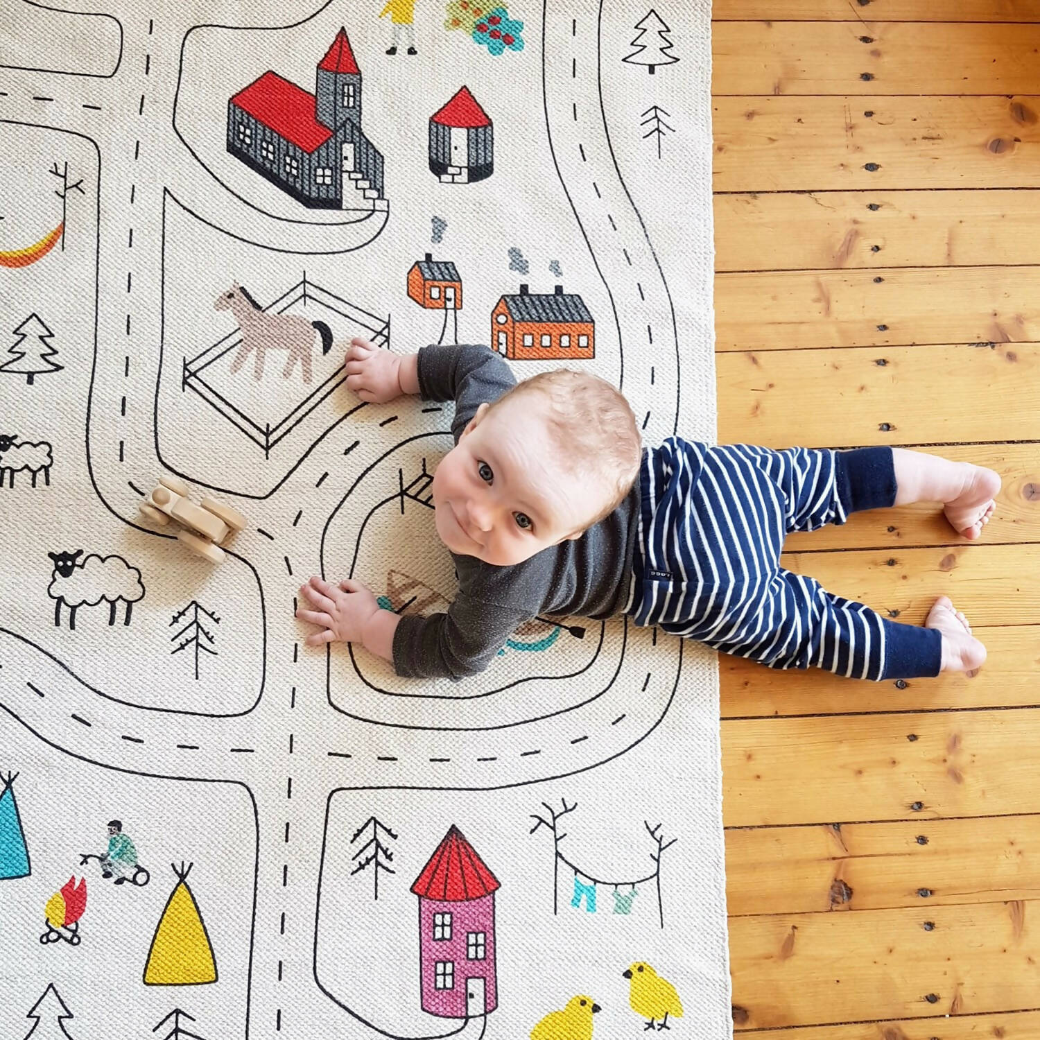 LITTLE EXPLORER’S PLAY RUG